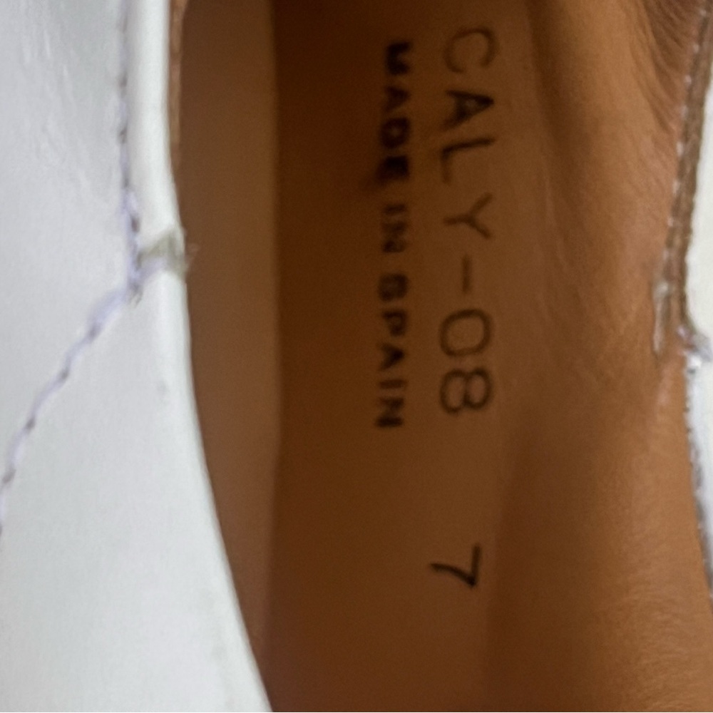 Donald J. Pliner Caly Leather Athletic Shoes NEW, Size 7, Made in Spain β¨ - Picture 11 of 11